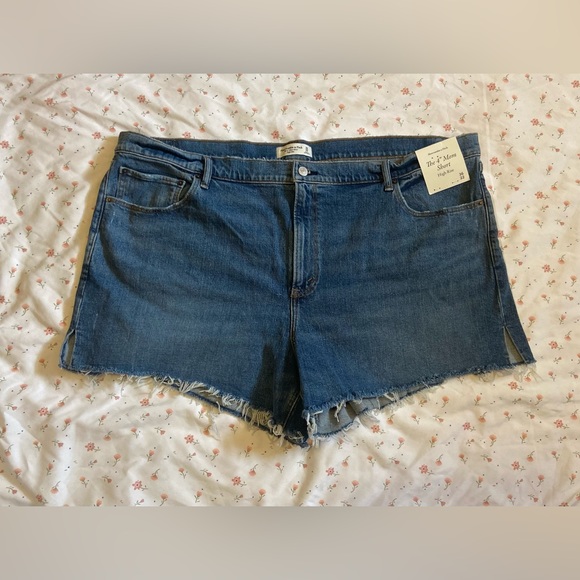 NWT Abercrombie and Fitch- High Rise 4 Inch Mom Short- Size 36/22 - Picture 2 of 12